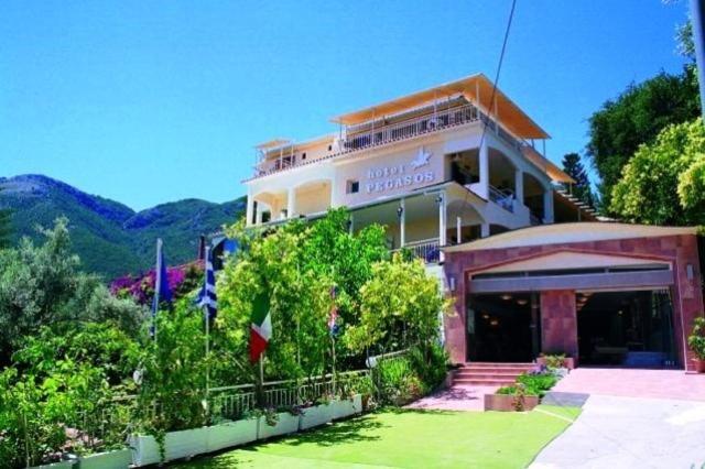 Hotel Pegasos Nikiana Exterior foto